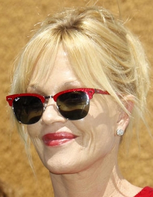 Melanie Griffith w RayBan 3016